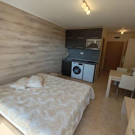 River Park Апартамент *