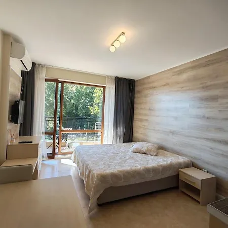 River Park Апартамент *